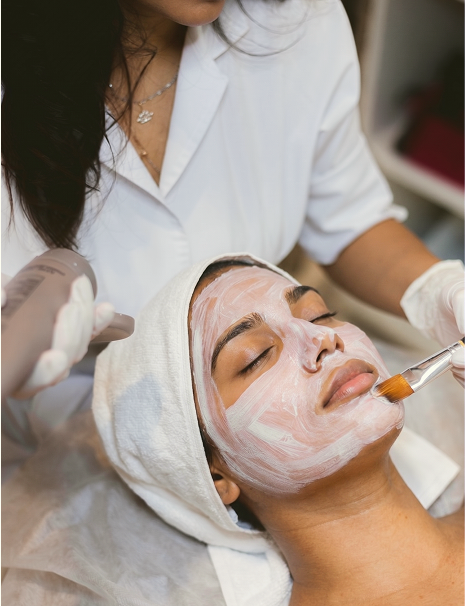Facials at Meenakshi Salon Raipur
