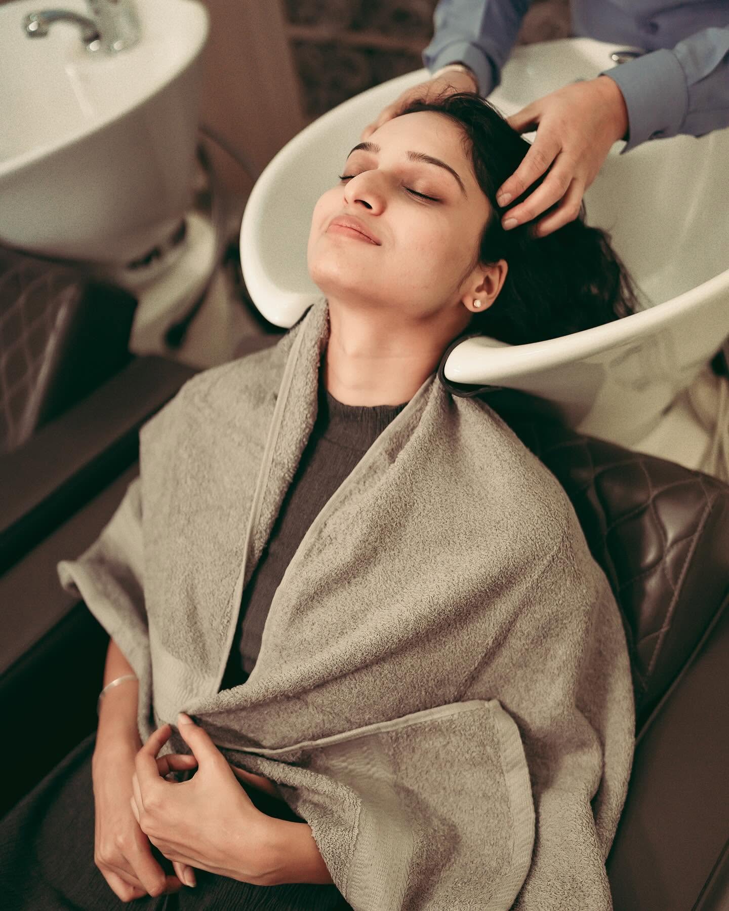 Hair Wash at Meenakshi Salon Raipur